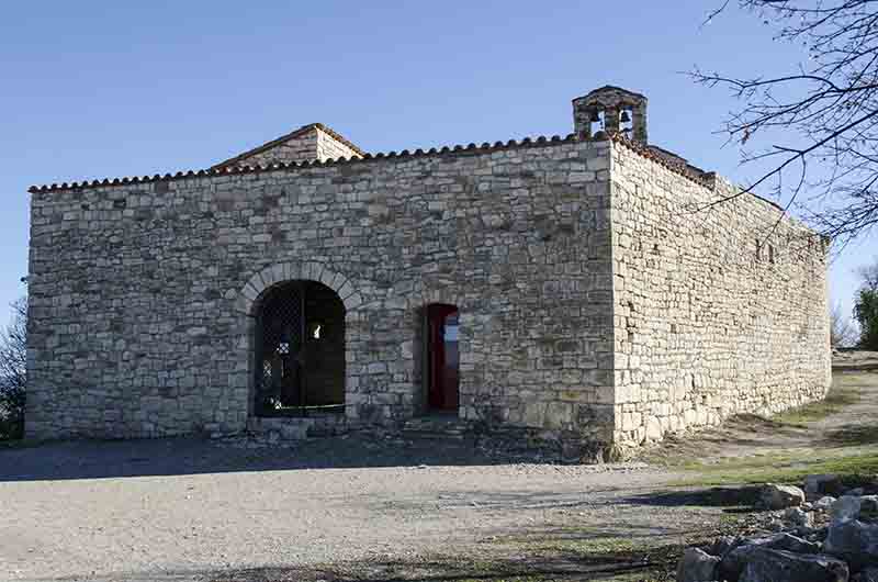 Lleida - Castell de Mur - colegiata de Santa Maria de Mur 3.jpg
